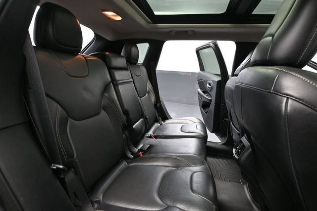 Used 2015 Jeep Cherokee Limited w/ Luxury Group AWD/4WD image 45