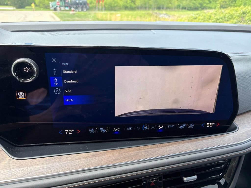 New 2026 Chevrolet Suburban High Country w/ Sun And Tow Package AWD/4WD image 35
