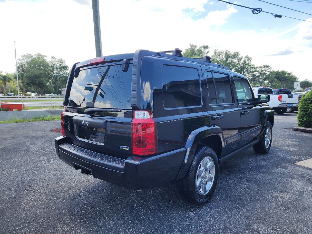 Used 2007 Jeep Commander Sport image 5