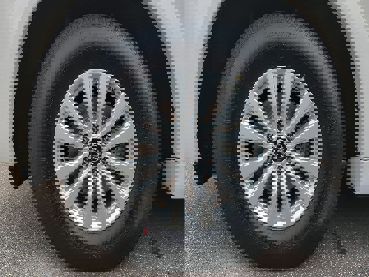 Used 2021 Nissan Armada SV image 14