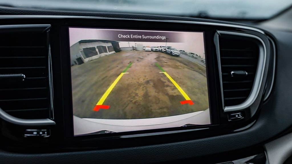 Certified 2024 Chrysler Pacifica Touring-L image 25