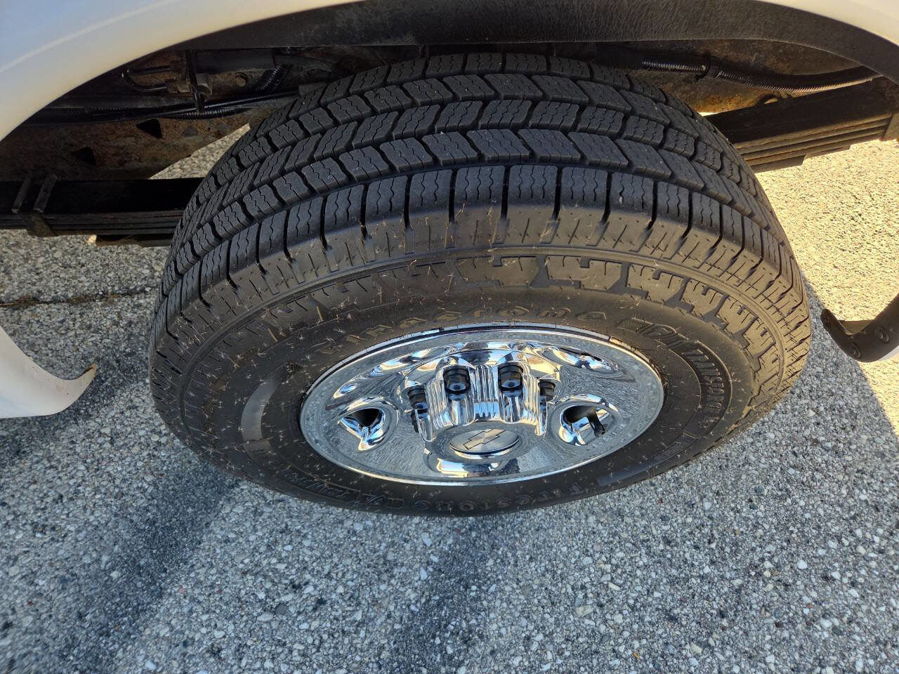 Used 2019 Chevrolet Express 3500 w/ Driver Convenience Package image 11