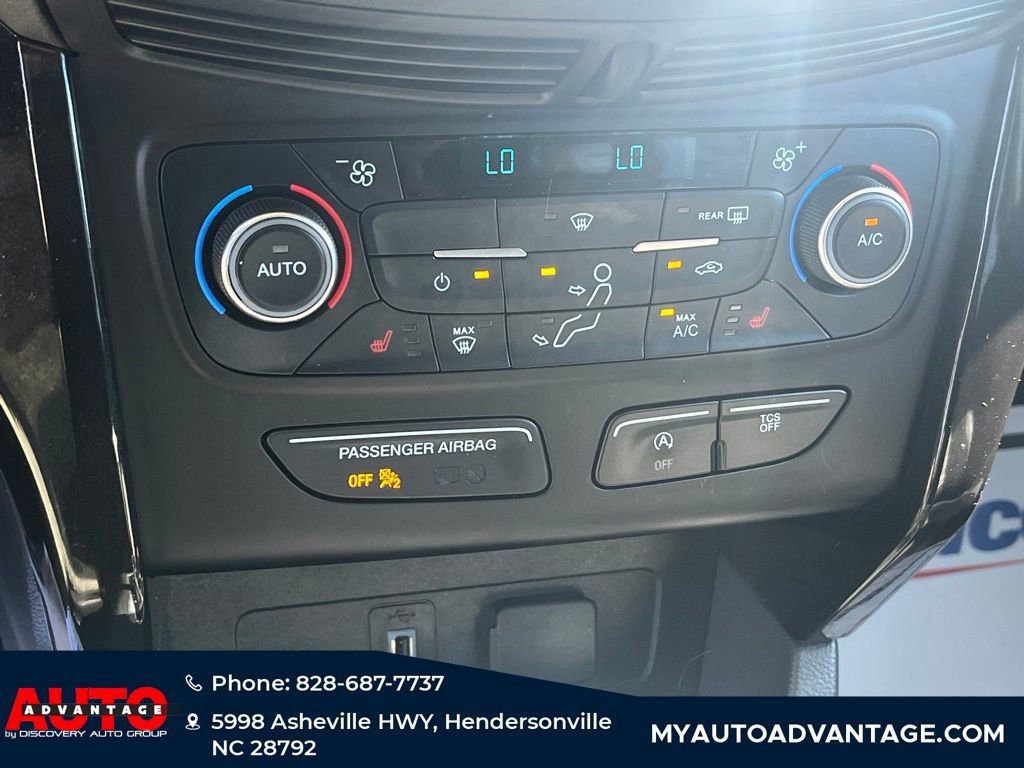 Used 2017 Ford Escape Titanium image 18