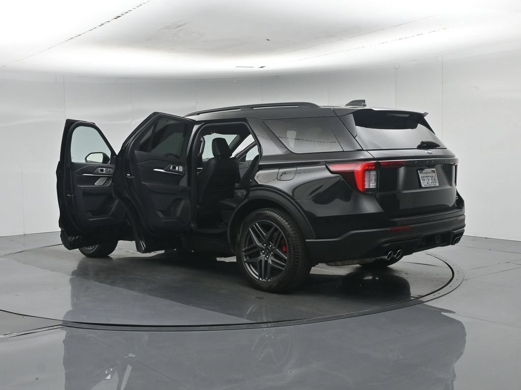 Used 2025 Ford Explorer ST RWD image 37