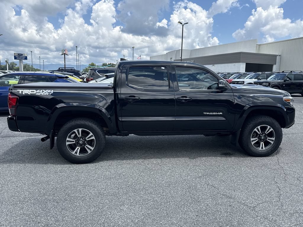 Used 2018 Toyota Tacoma TRD Sport AWD/4WD image 8