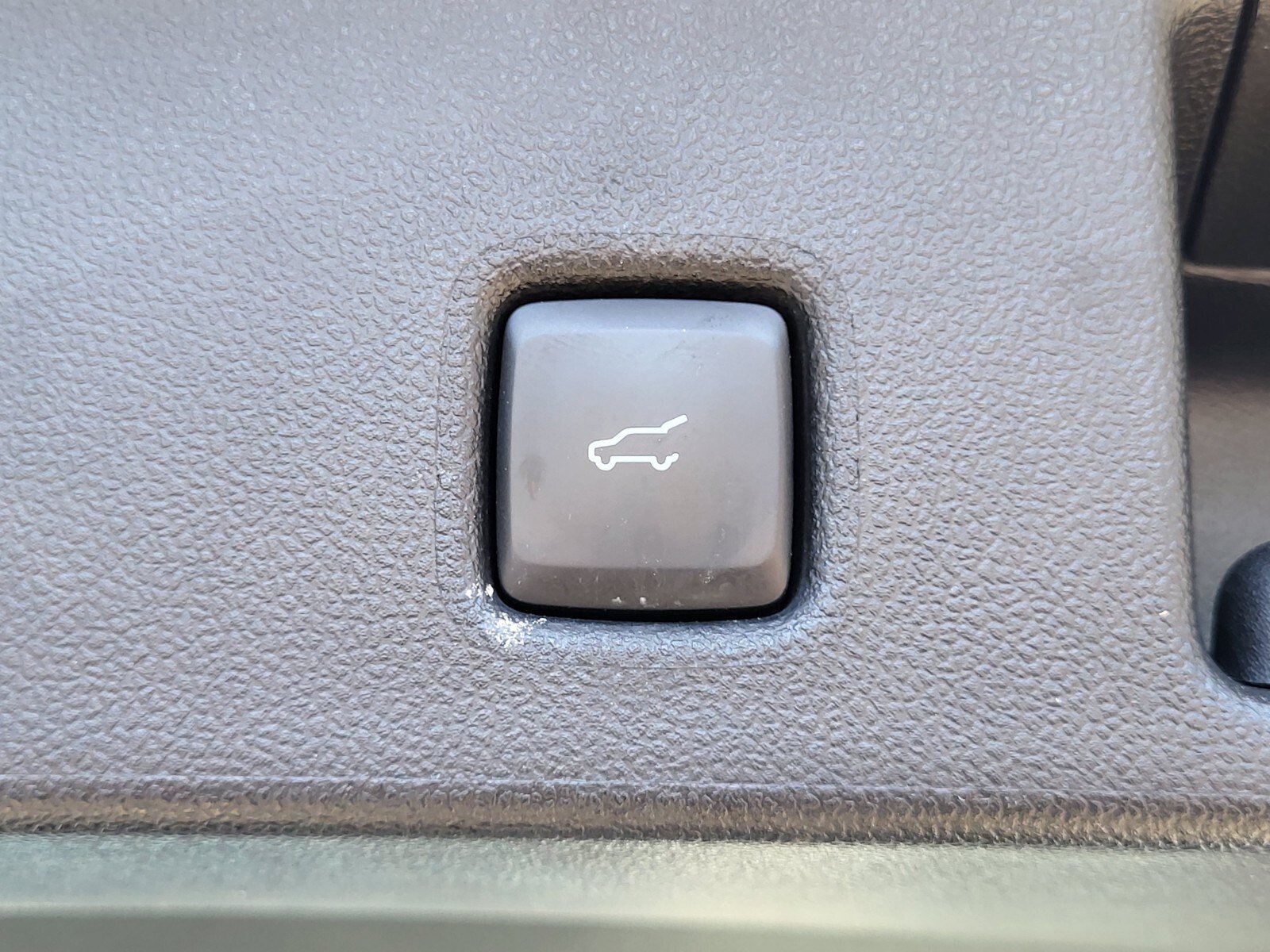 Certified 2022 Ford Escape SE w/ SE Sport Appearance Package image 31