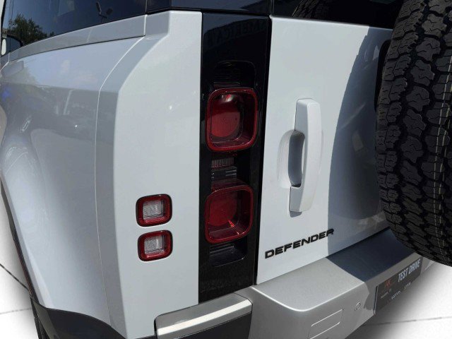 Used 2021 Land Rover Defender 90 image 13