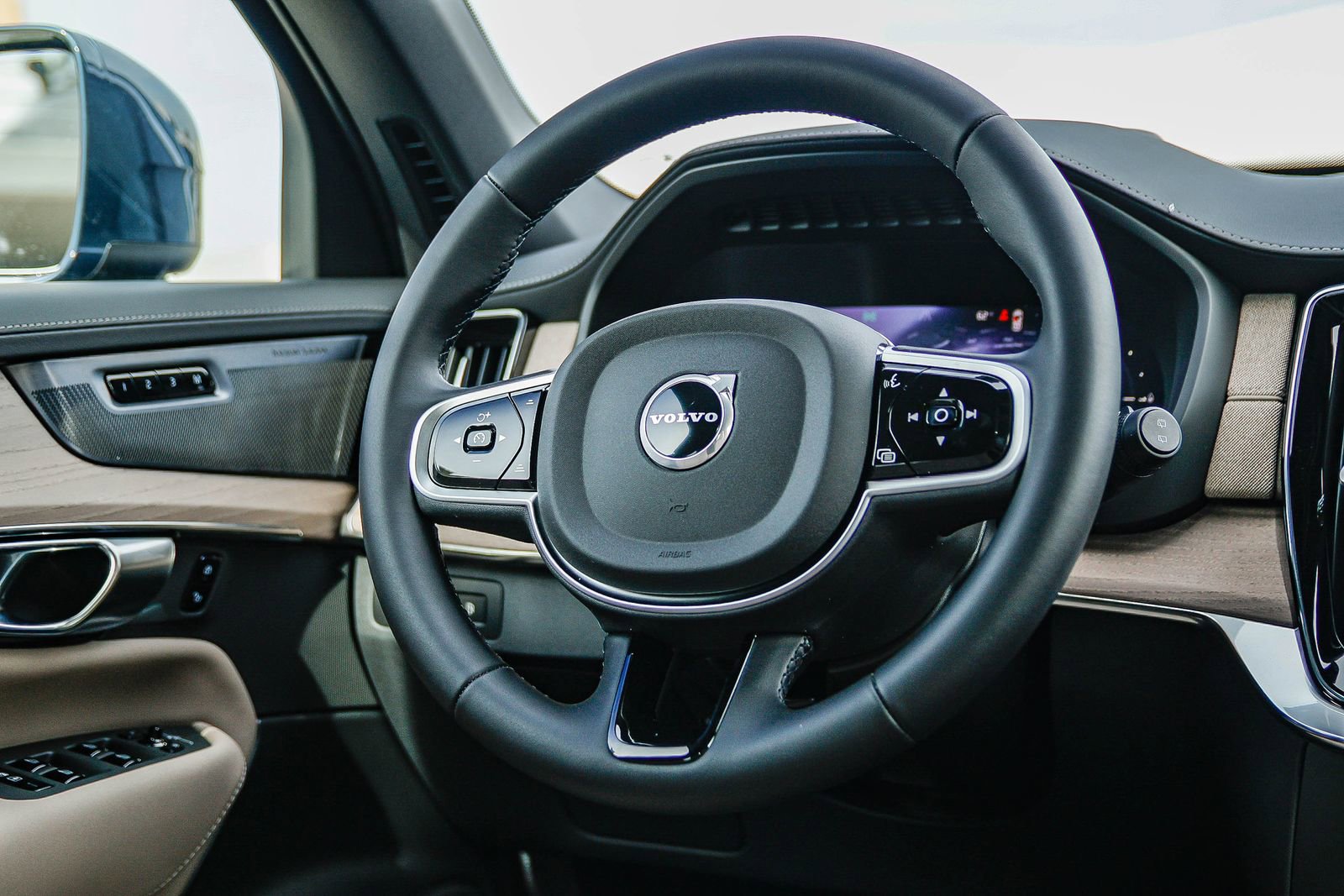 New 2026 Volvo XC90 T8 Ultra w/ Protection Package Premier image 15