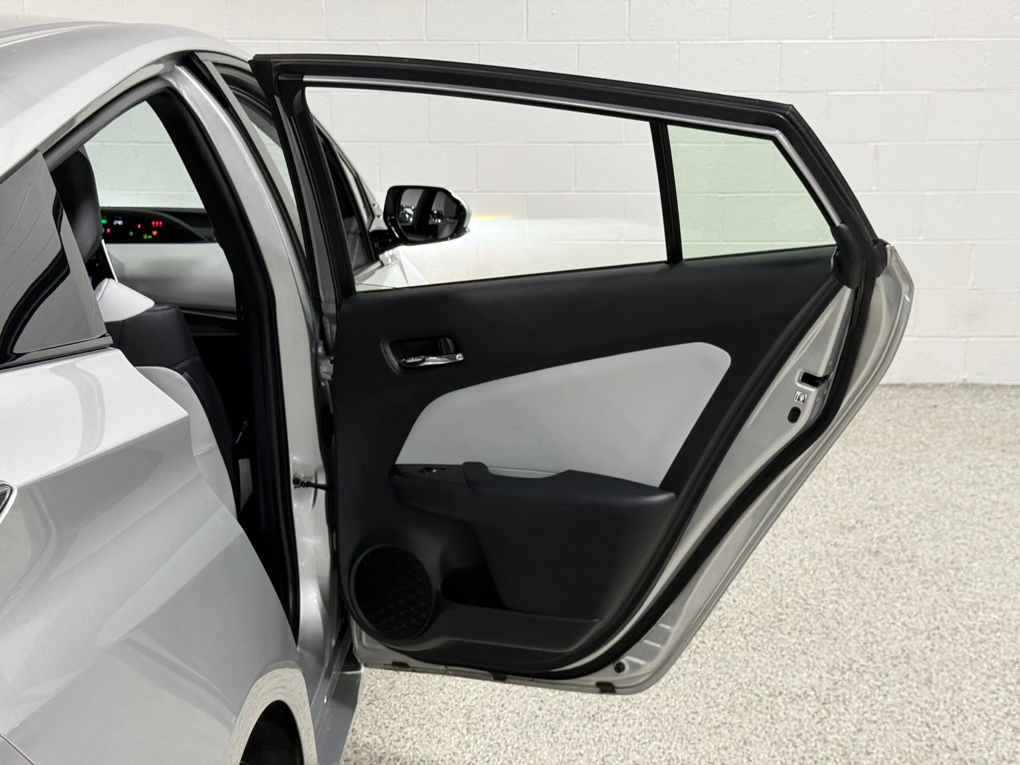 Used 2017 Toyota Prius Four w/ Premium Convenience Package image 50