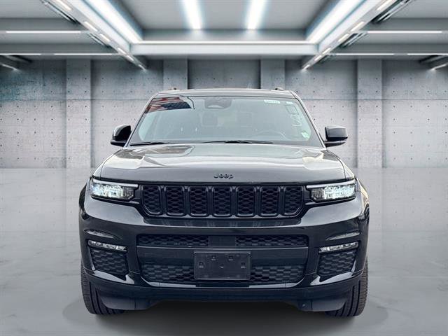 Used 2023 Jeep Grand Cherokee L Limited w/ Black Appearance Package image 2