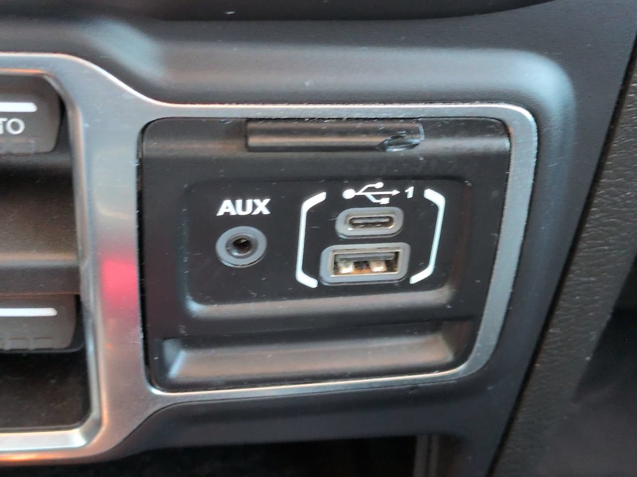 Used 2019 Jeep Wrangler Unlimited Sahara w/ LED Lighting Group AWD/4WD image 20