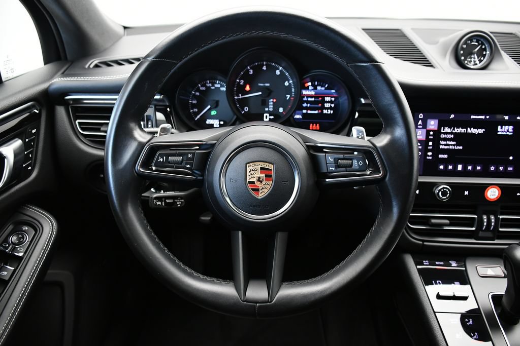 Certified 2024 Porsche Macan AWD/4WD image 22