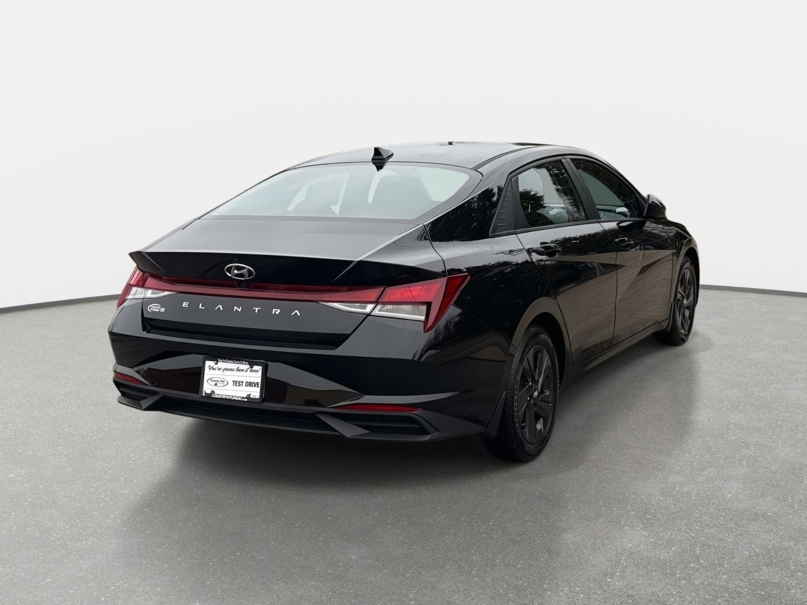 Used 2022 Hyundai Elantra SEL image 5