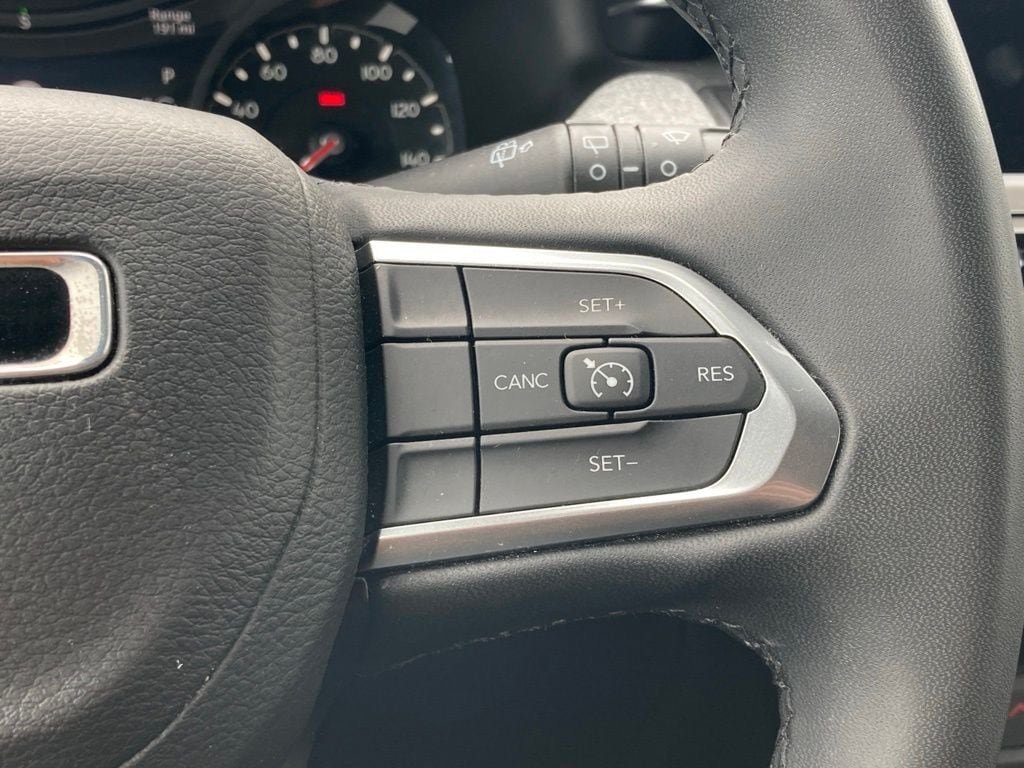 Used 2024 Jeep Compass Latitude AWD/4WD image 17