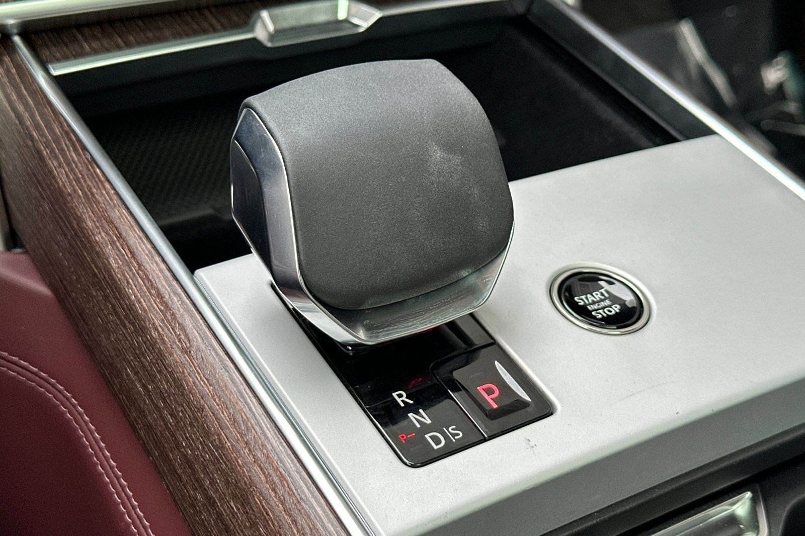 Used 2025 Land Rover Range Rover Long Wheelbase Autobiography image 17