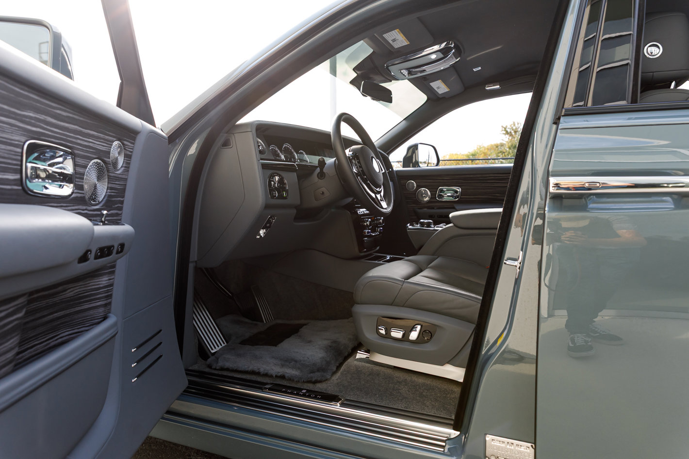 Certified 2023 Rolls-Royce Phantom Sedan w/ The Phantom Package image 28