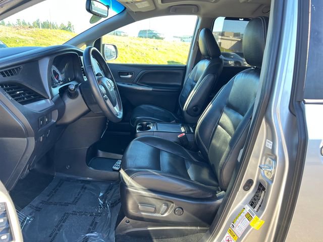 Used 2017 Toyota Sienna SE image 16