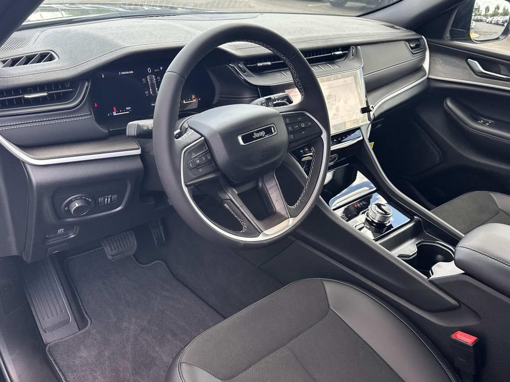 New 2026 Jeep Grand Cherokee Altitude AWD/4WD image 2