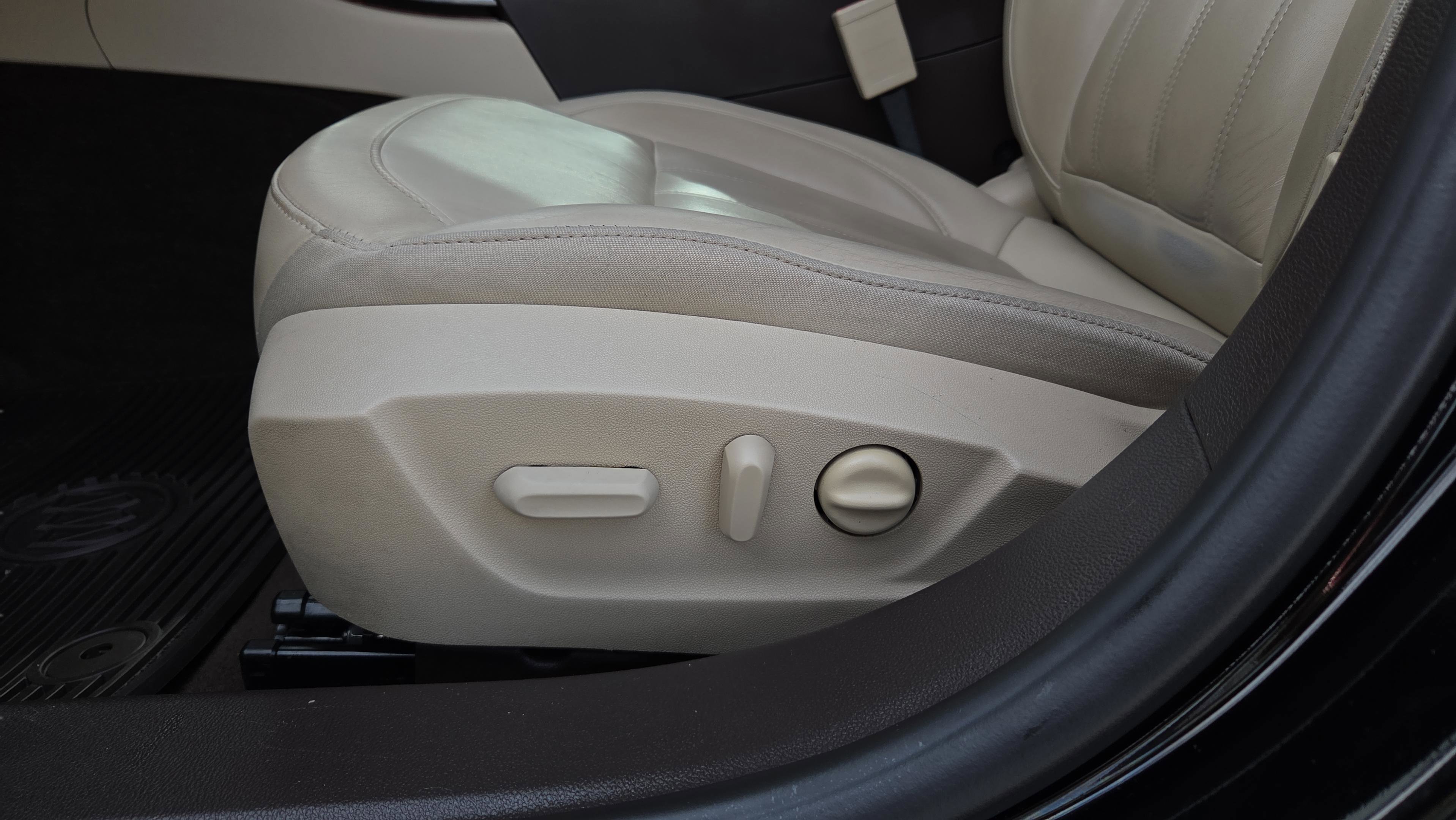 Used 2017 Buick Regal Sport Touring image 16