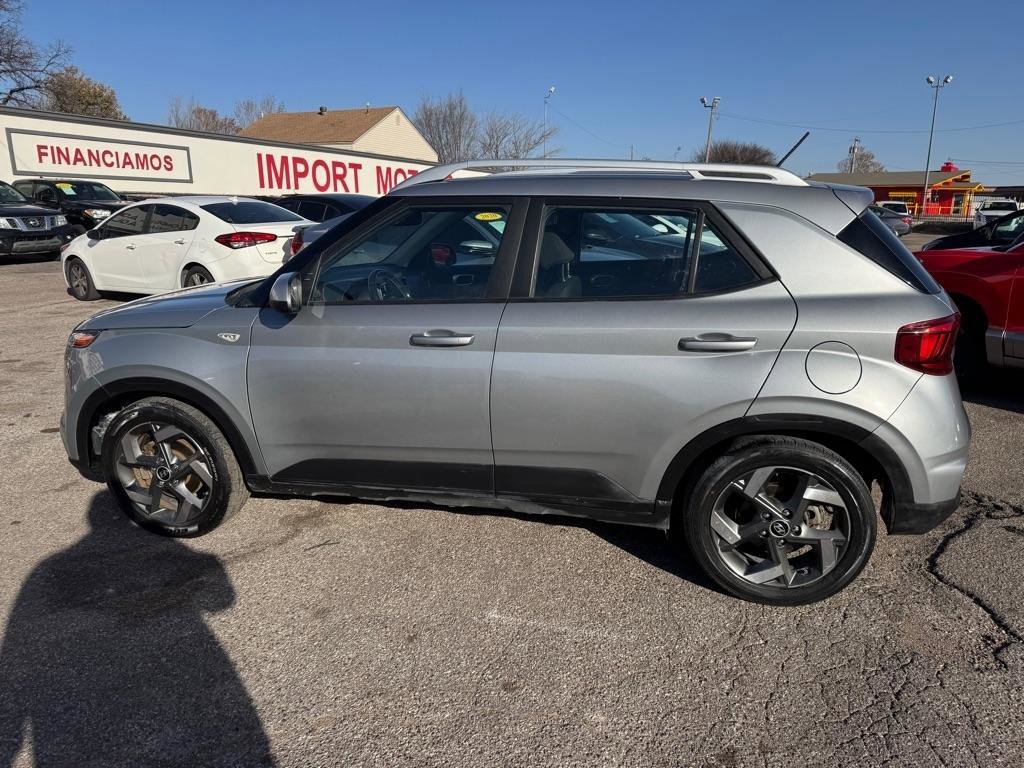 Used 2023 Hyundai Venue SEL image 5