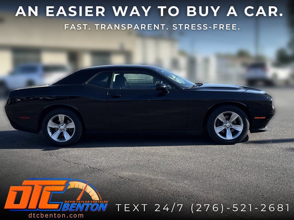Used 2016 Dodge Challenger SXT w/ Driver Convenience Group RWD image 2