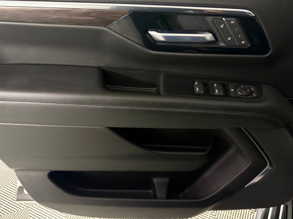 Used 2025 Chevrolet Tahoe LT image 30