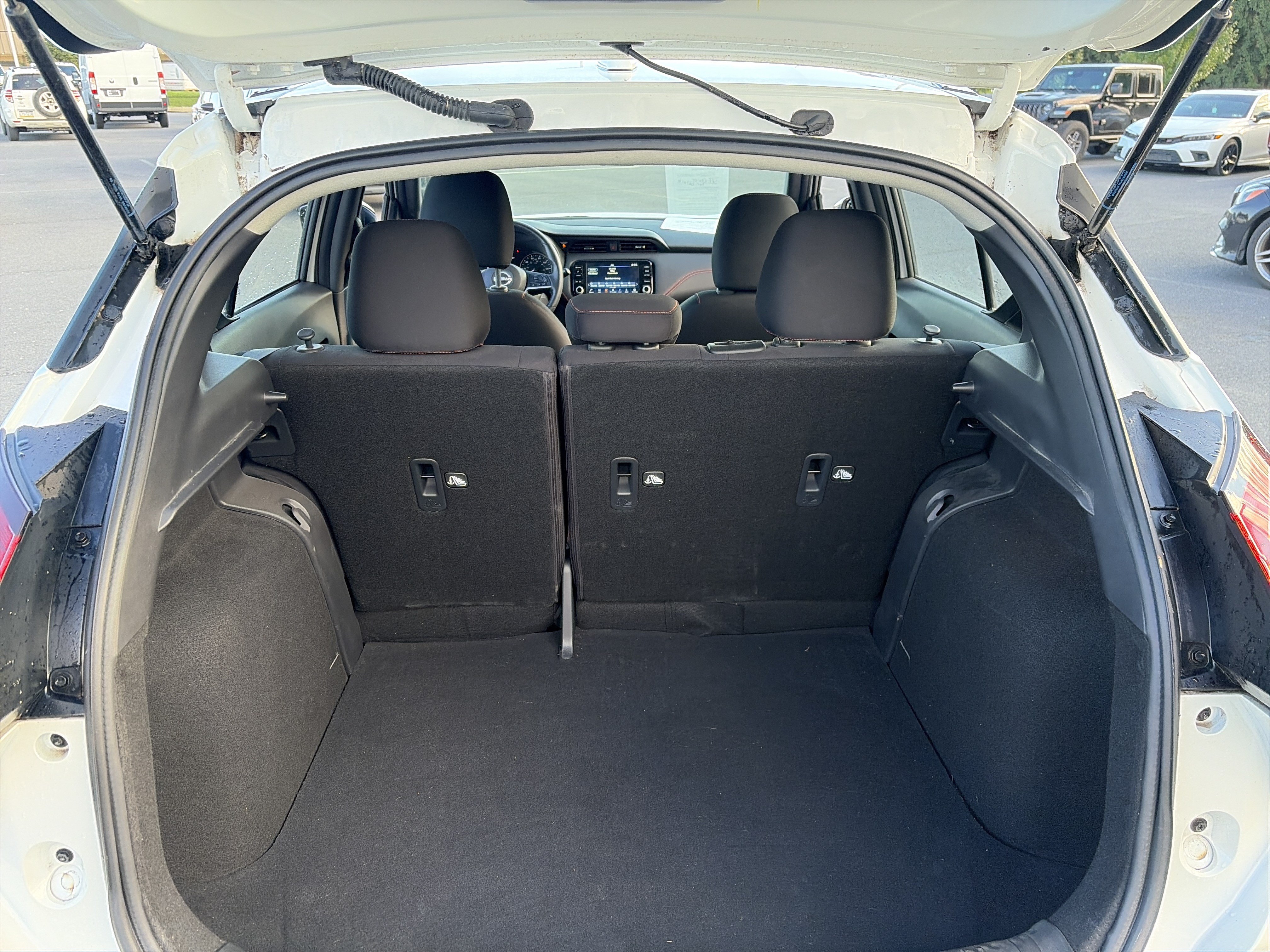 Used 2023 Nissan Kicks SR FWD image 17