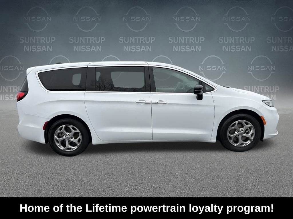 Used 2024 Chrysler Pacifica Limited image 7