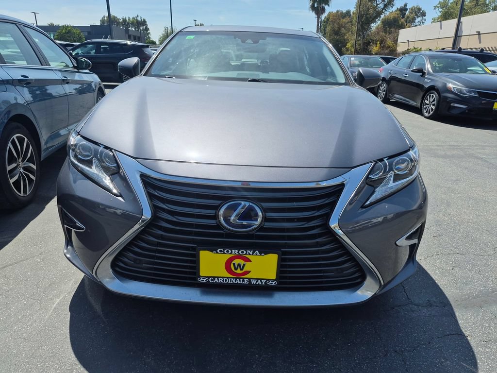 Used 2016 Lexus ES 300h w/ Luxury Package w/Wood Trim FWD image 3