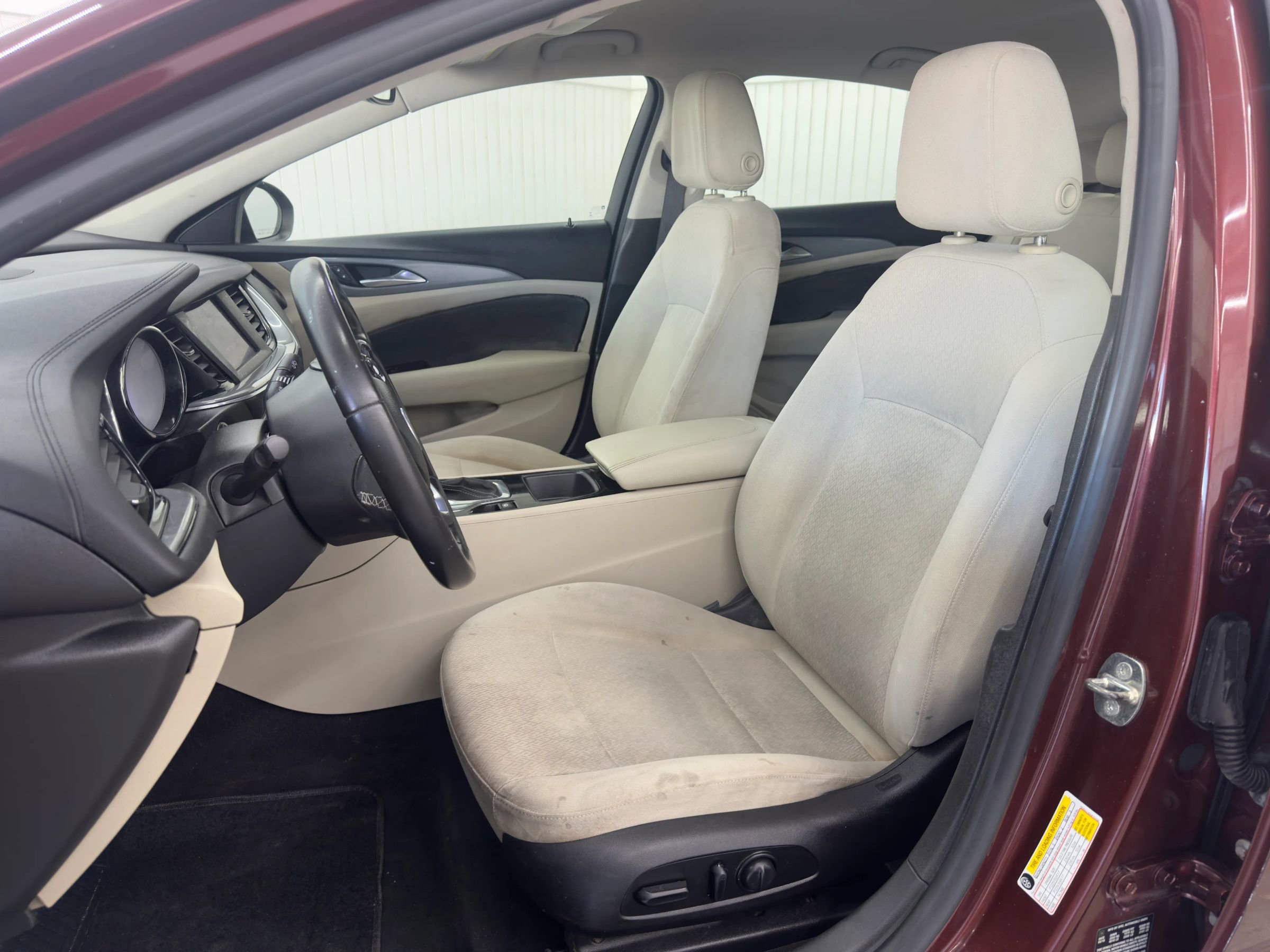 Used 2018 Buick Regal Preferred image 9