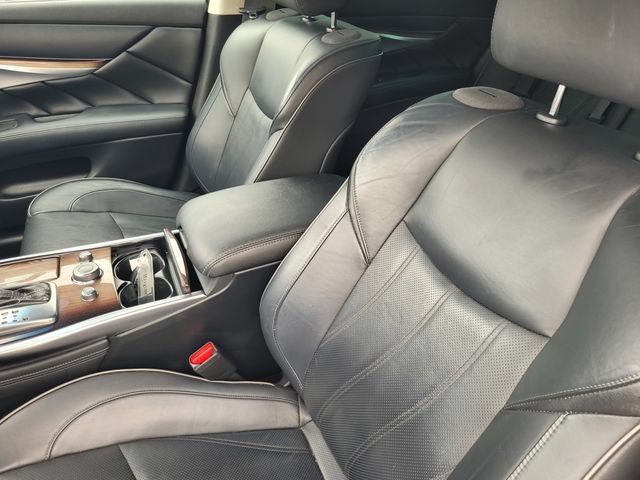 Used 2017 INFINITI Q70 L 3.7 w/ Deluxe Touring Package RWD image 11