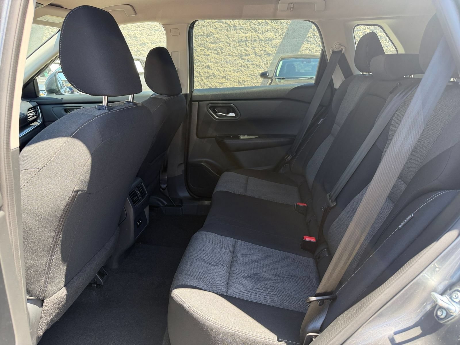 Used 2025 Nissan Rogue SV FWD image 28