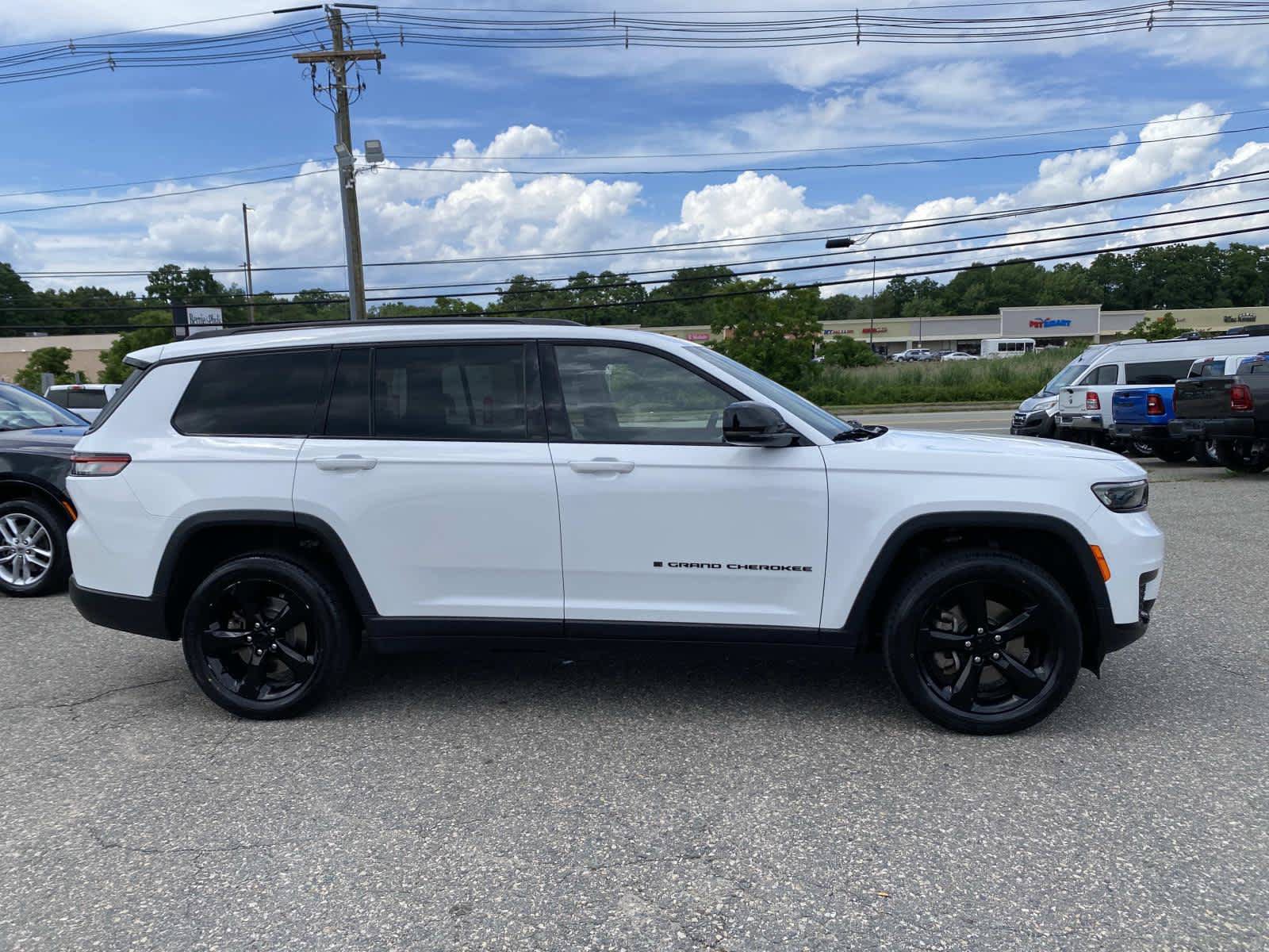 Certified 2023 Jeep Grand Cherokee L Laredo AWD/4WD image 2