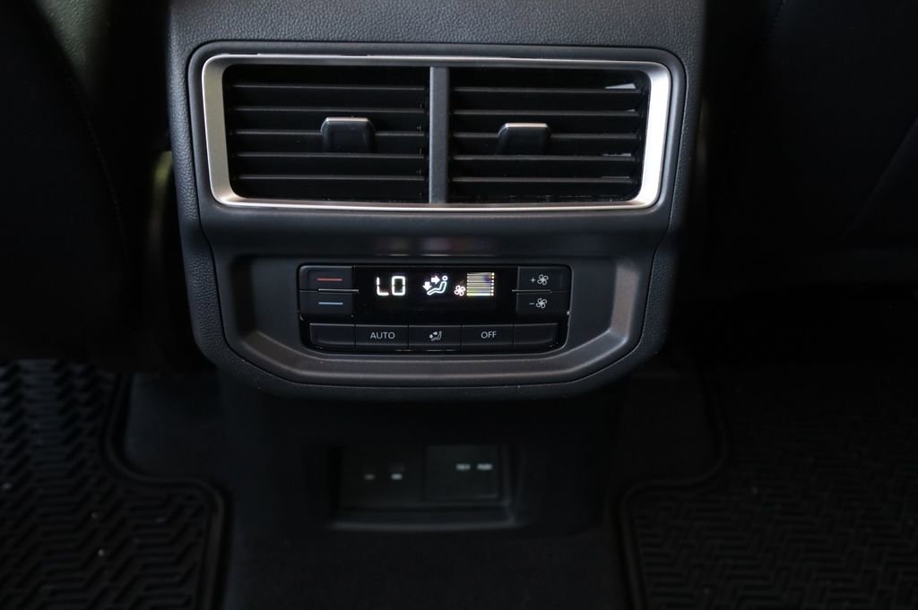 Used 2024 Volkswagen Atlas SE FWD image 33