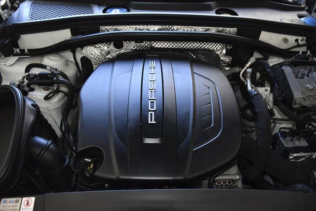 Used 2019 Porsche Macan AWD/4WD image 33