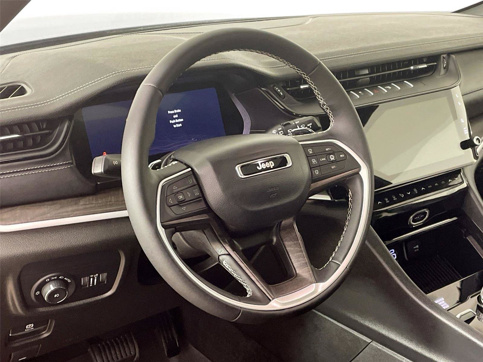 Used 2026 Jeep Grand Cherokee Limited AWD/4WD image 19