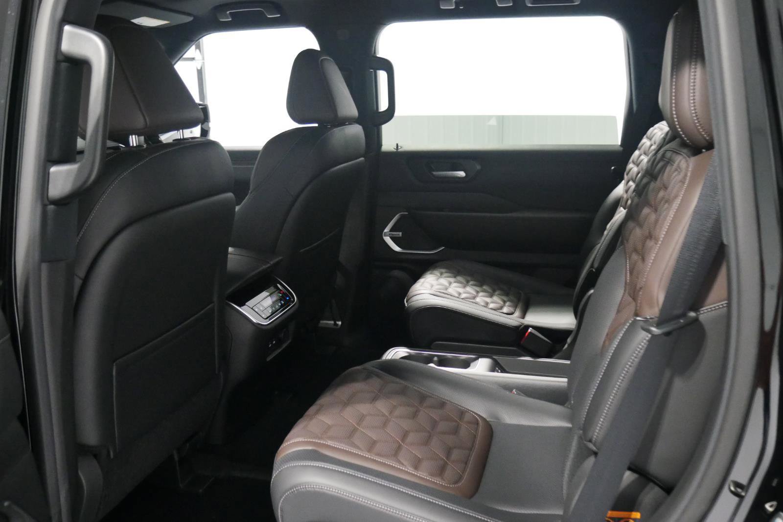 New 2026 Nissan Armada Platinum Reserve w/ Convenience Package image 12