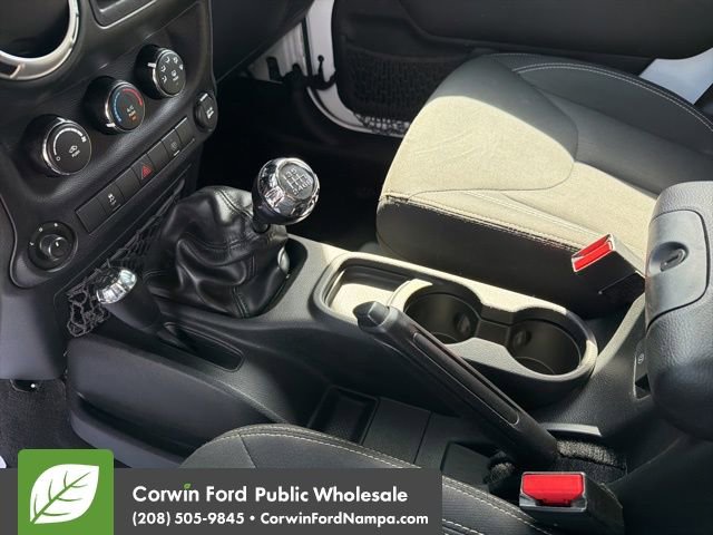 Used 2016 Jeep Wrangler Unlimited Sahara w/ Connectivity Group image 20