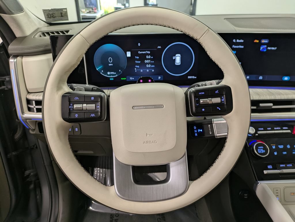 Used 2025 Hyundai Santa Fe Calligraphy AWD/4WD image 18