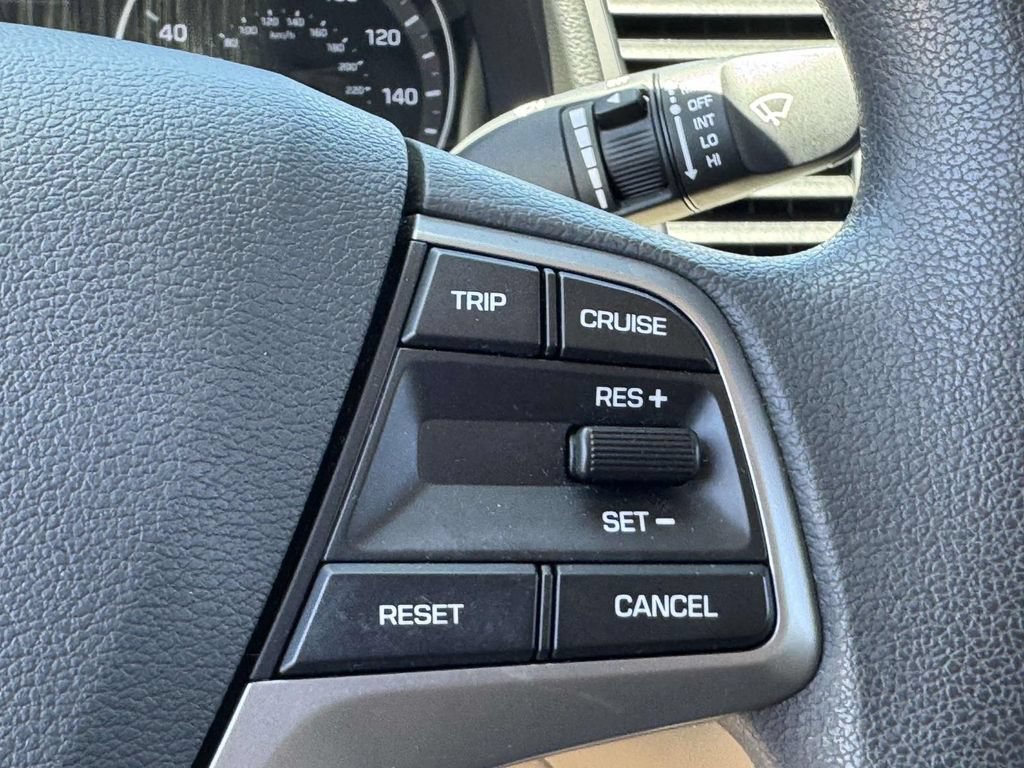 Used 2017 Hyundai Elantra SE FWD image 20