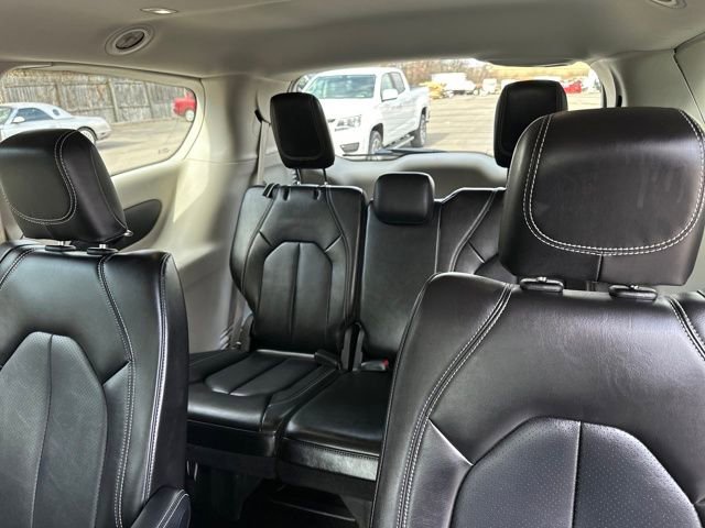 Used 2024 Chrysler Pacifica Touring-L FWD image 28