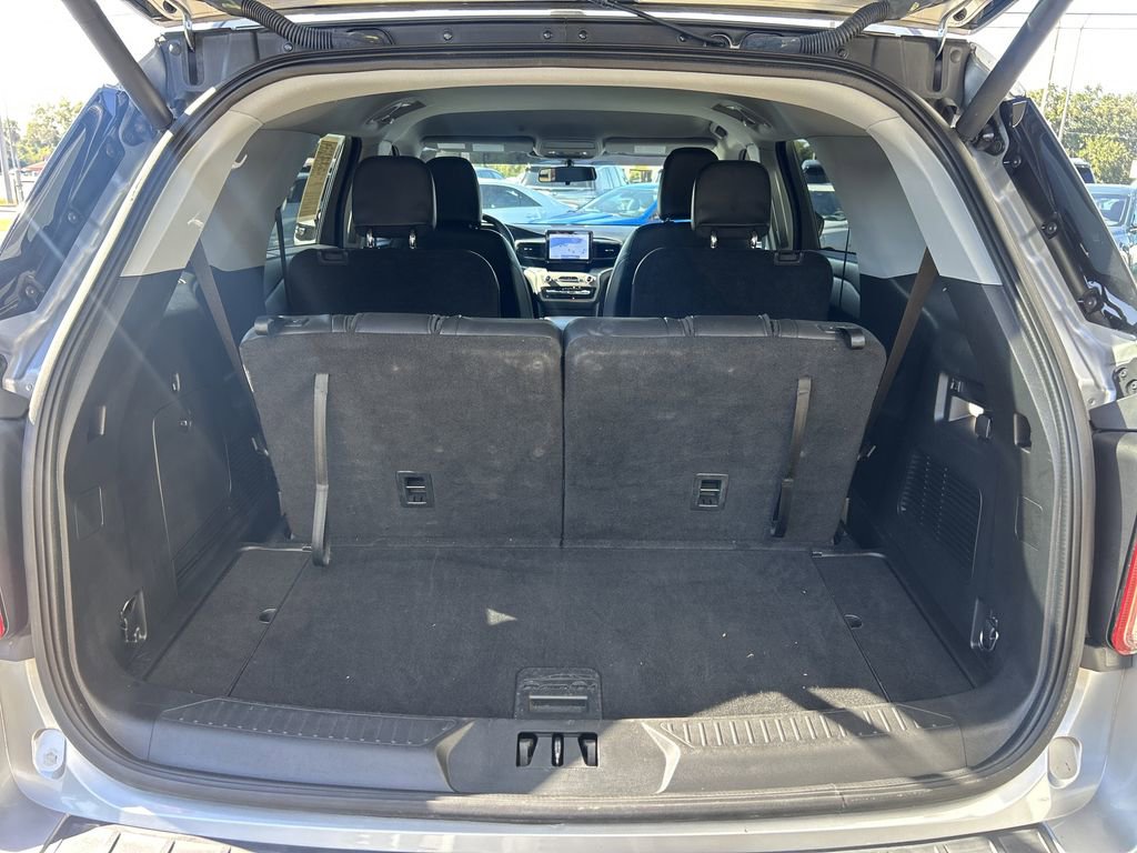 Used 2022 Ford Explorer XLT w/ Equipment Group 202A image 9