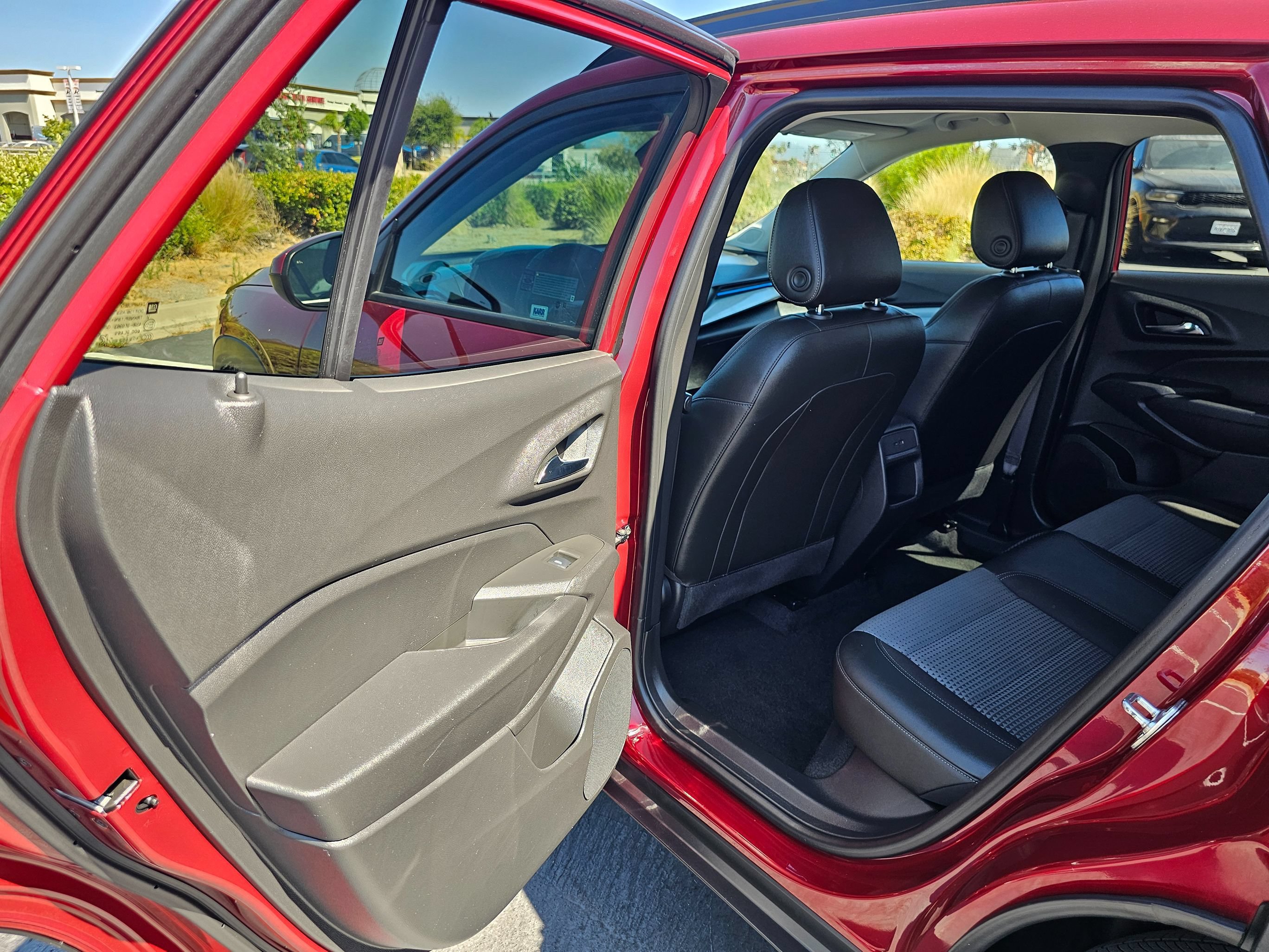Used 2025 Chevrolet Trax LT w/ Driver Confidence Package FWD image 18