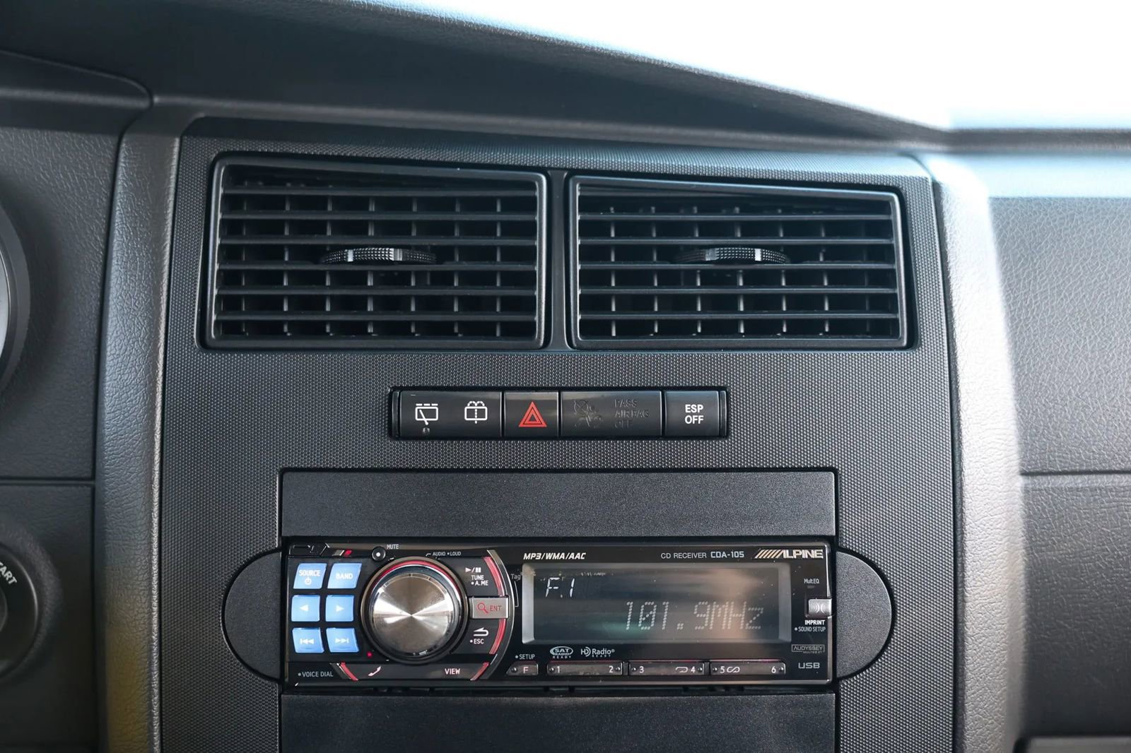 Used 2005 Dodge Magnum SE RWD image 31