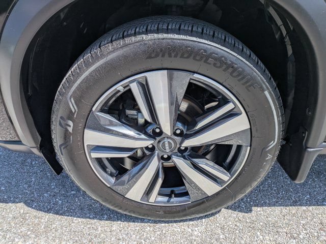 Used 2025 Nissan Rogue SL FWD image 11
