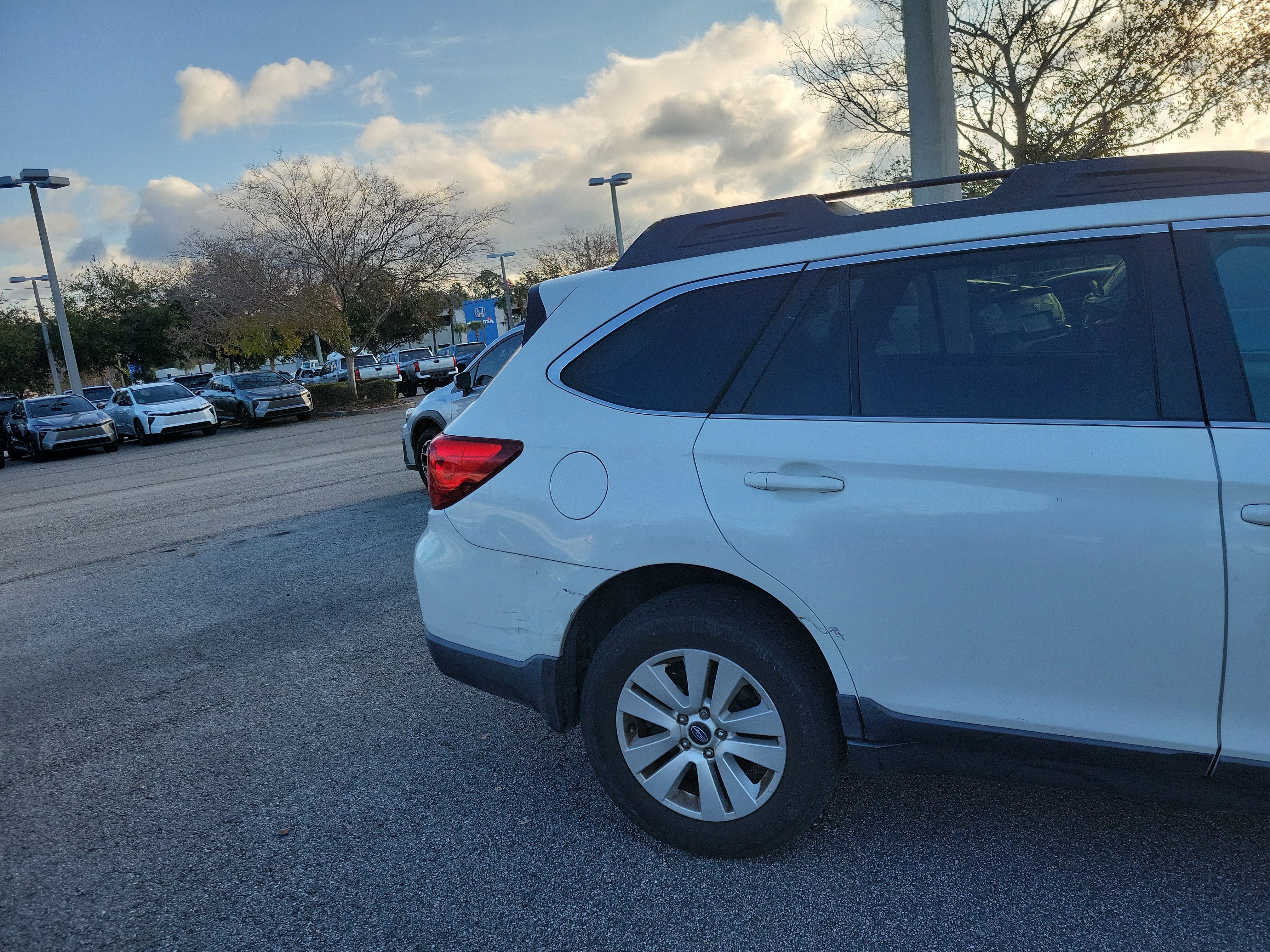 Used 2015 Subaru Outback 2.5i Premium image 11