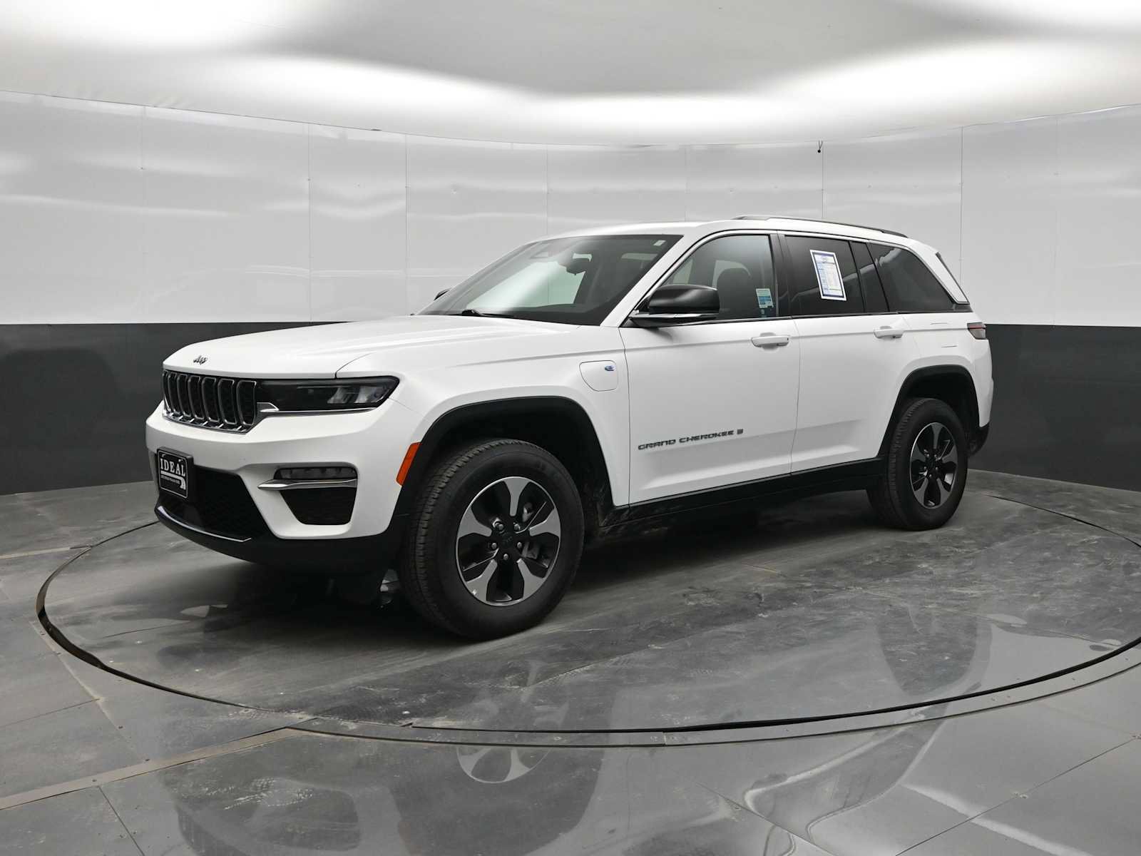 Used 2024 Jeep Grand Cherokee Limited 4xe AWD/4WD image 4