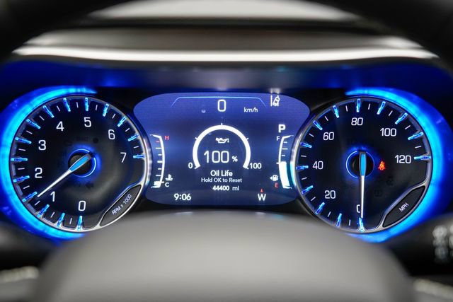 Used 2024 Chrysler Pacifica Touring-L image 33