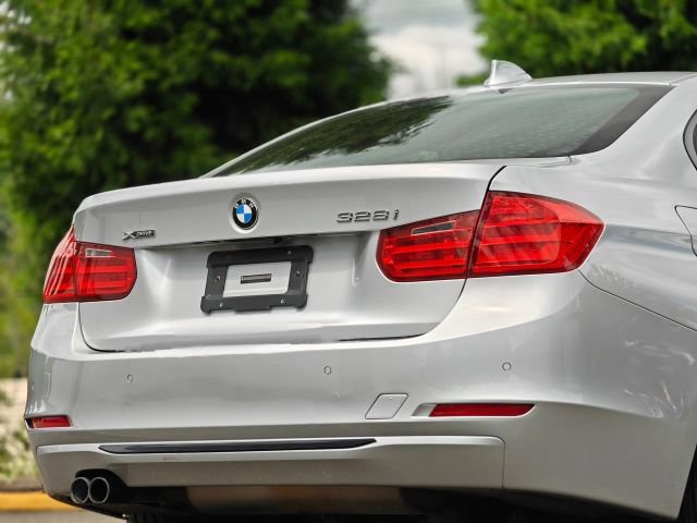 Used 2013 BMW 328i xDrive Sedan AWD/4WD image 8