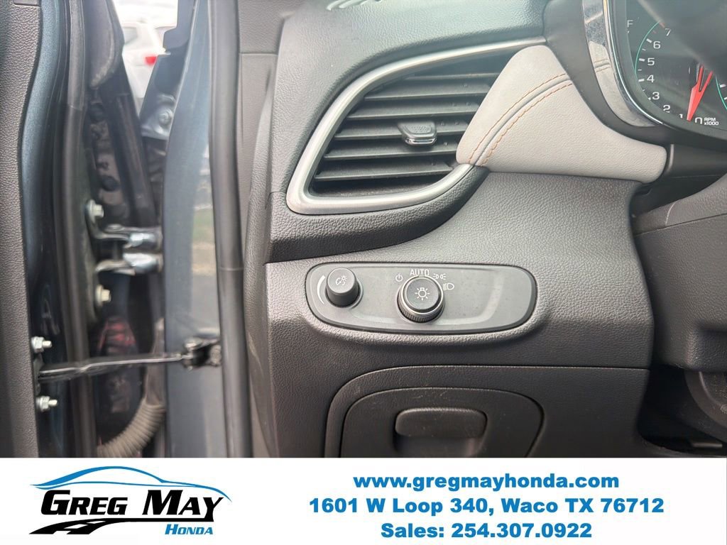 Used 2021 Chevrolet Trax LT w/ Premium Seat Package FWD image 17